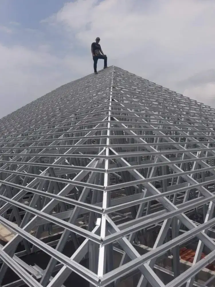 Kontruksi rangka baja ringan