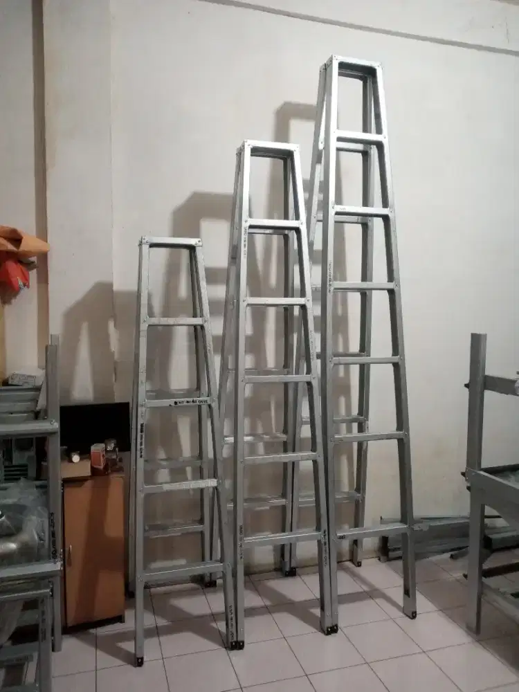 Tangga lipat baja ringan