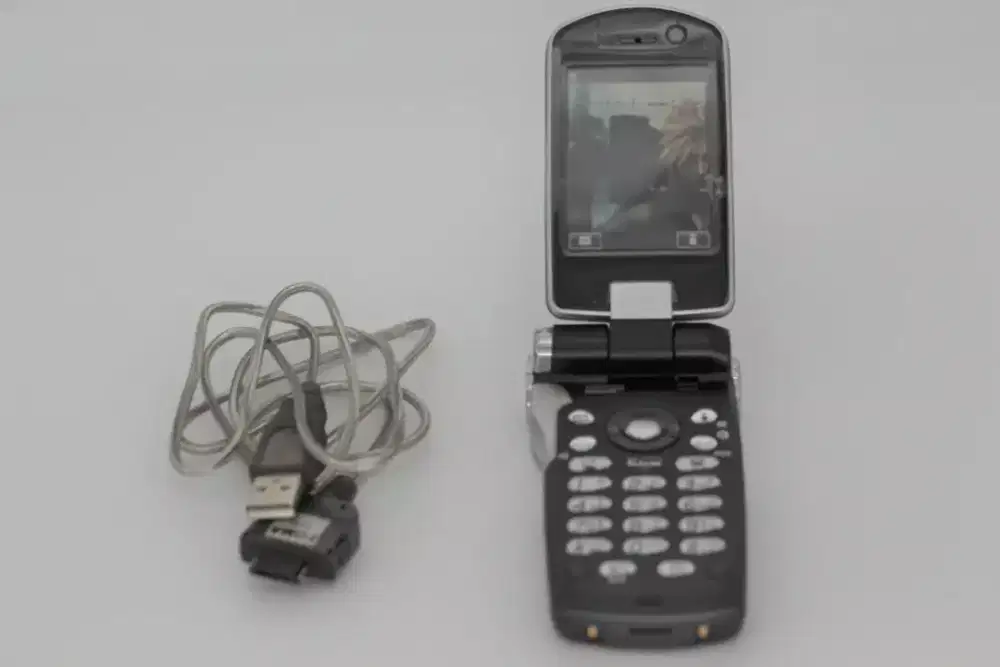 handphone docomo serial final fantasy 7 cloud