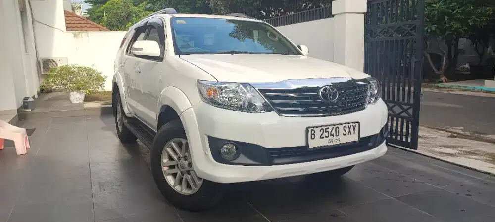Fortuner 2013 Putih: Legenda Jalanan yang Masih Bertenaga