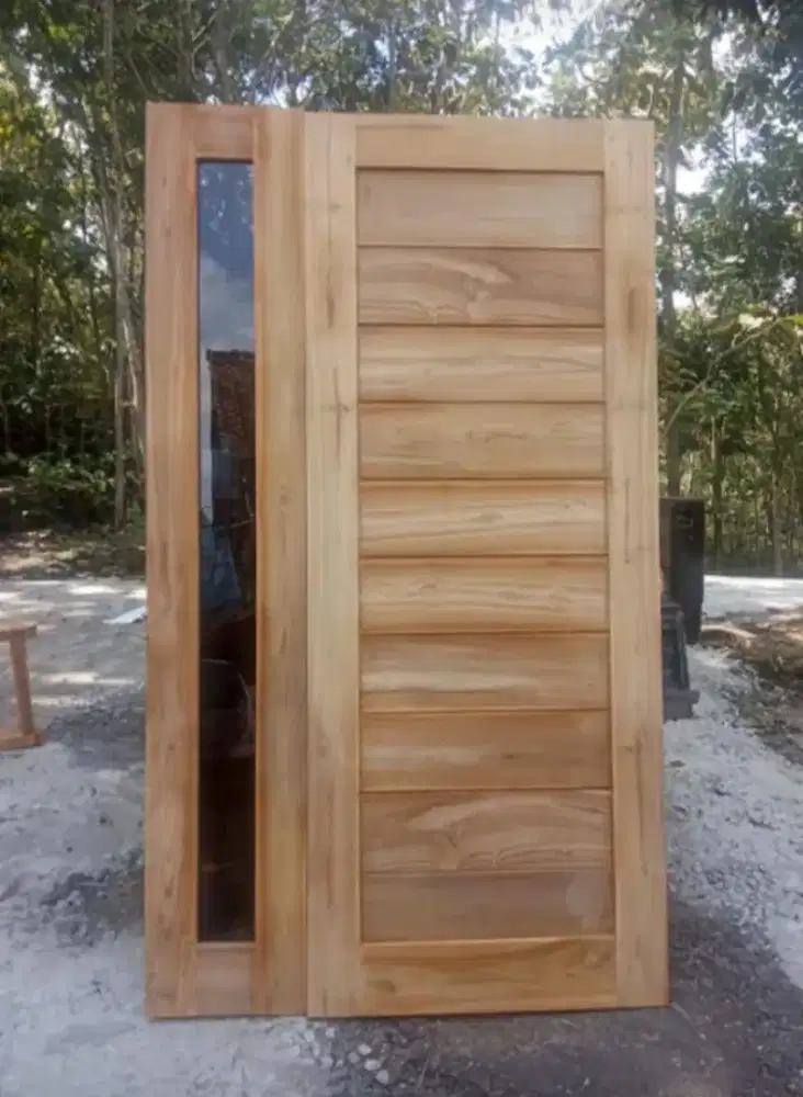 Pintu depan kayu jati