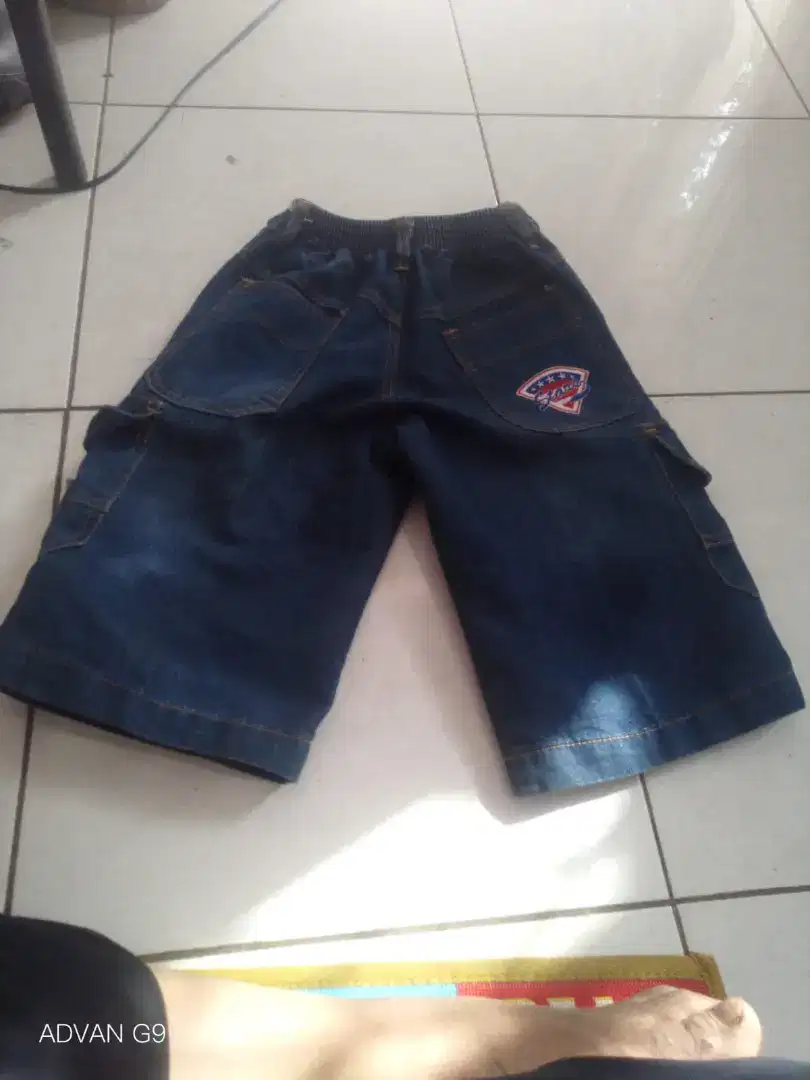 Celana pendek jeans Ye Ge