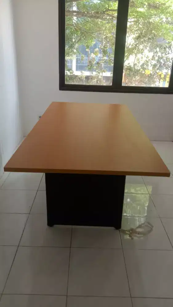 Meja meeting.. terima service dan jual beli kursi kantor..
