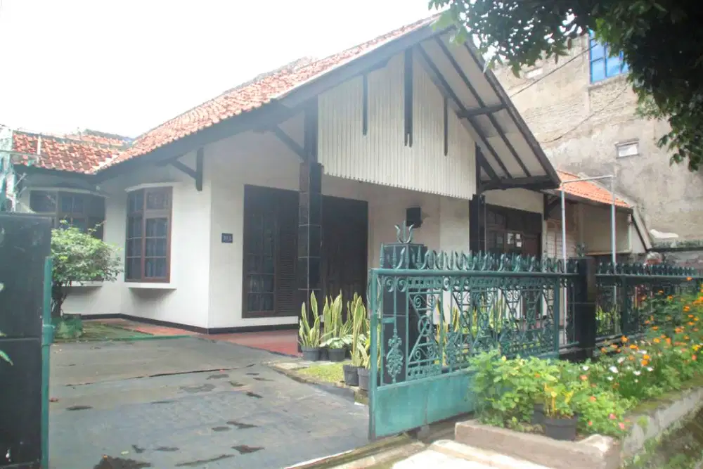 JUUAL Rumah Lokasi Strategis Dekat Perempatan Pasteur Bandung