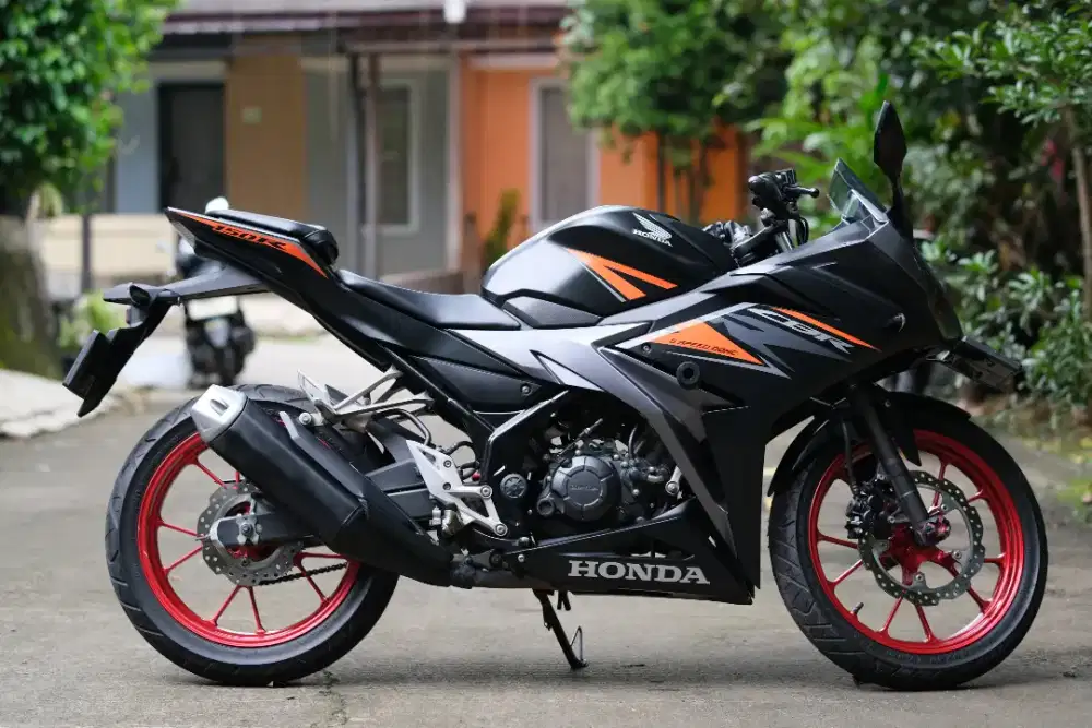 [HARGA MIRING] HONDA CBR 150R TAHUN 2020 KM RENDAH