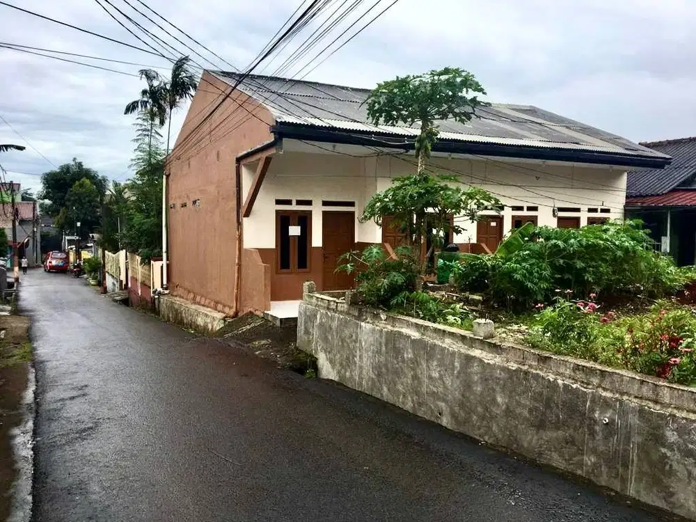 Dikontrakan 2  unit rumah di Kelapa Dua Wetan Ciracas Jakarta Timur