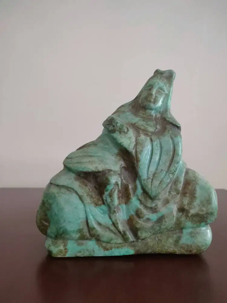 Patung Dewi Kwan Im Giok Kuno