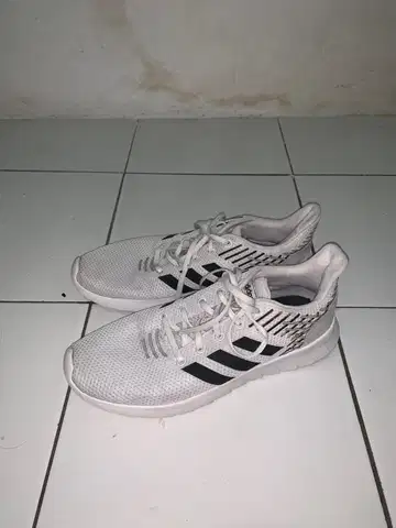 Harga hotsell adidas asweerun