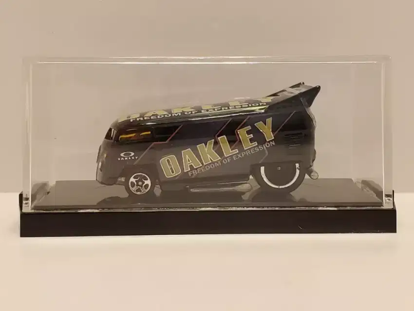 Mainan hot wheels diecast Oakley