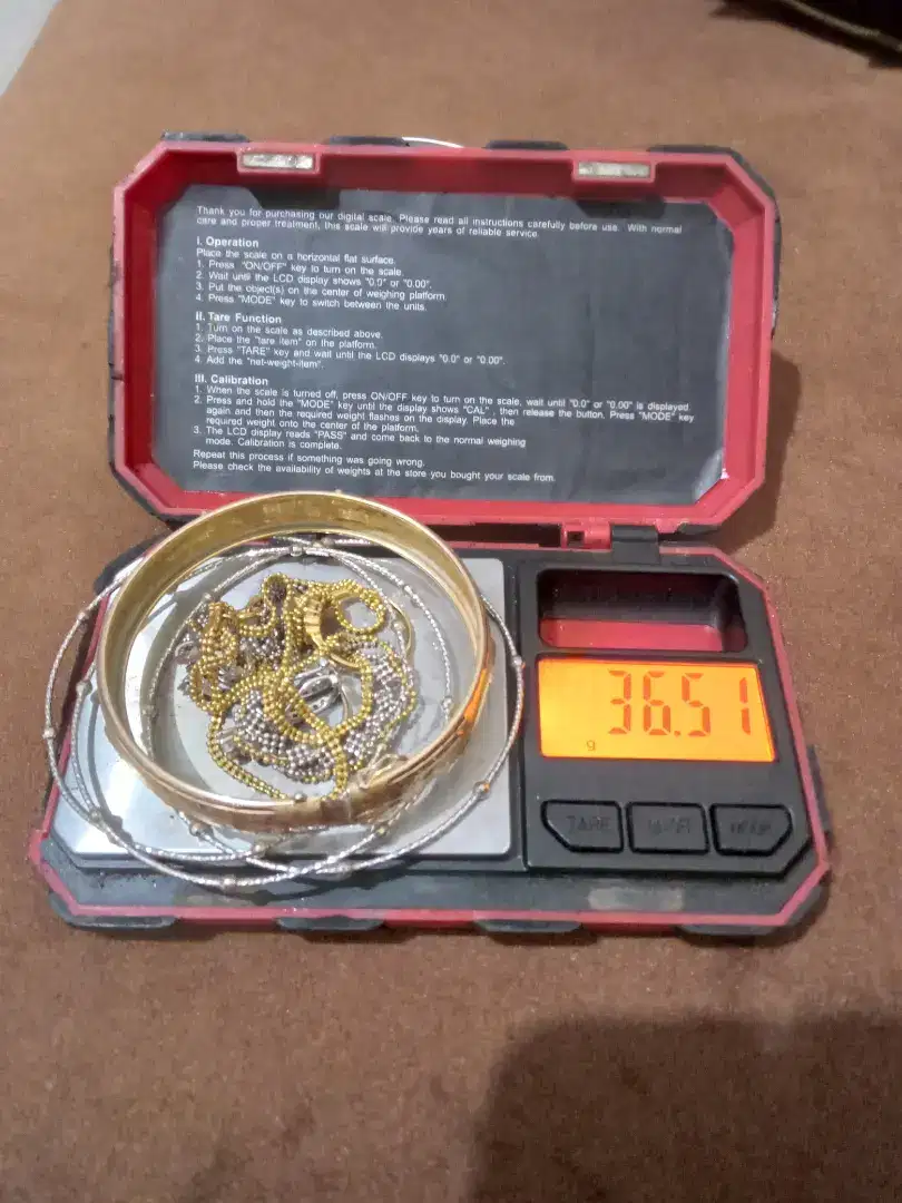 Jual beli emas.