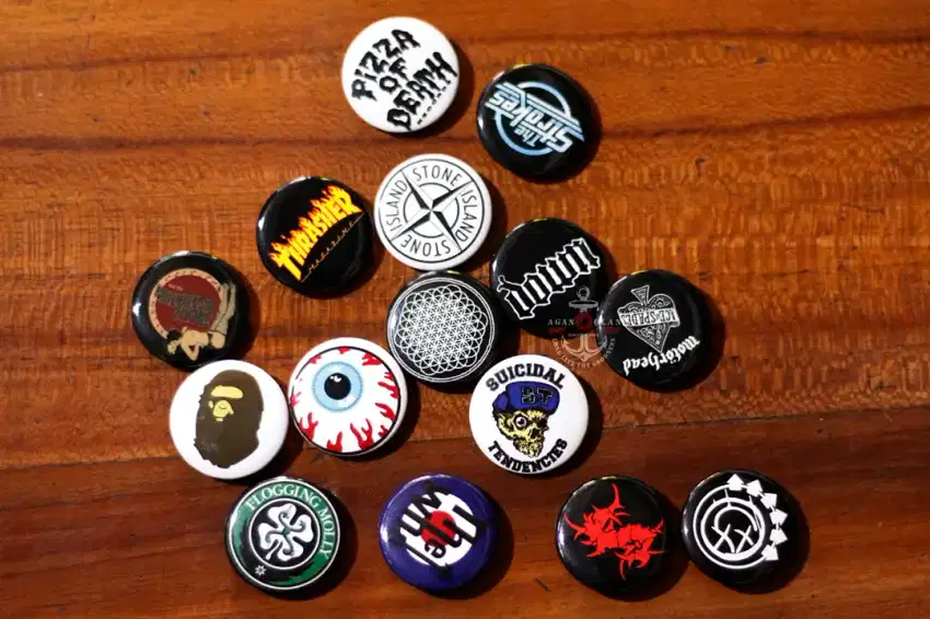 PIN BUTTON BAND