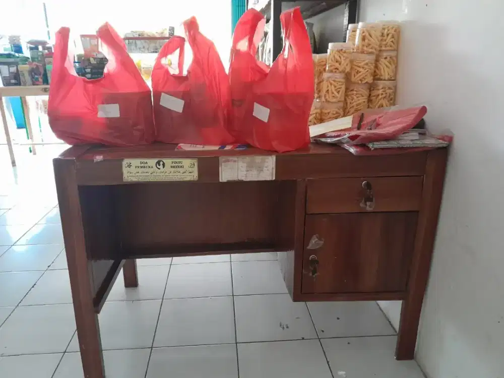 Meja Kantor kondisi masih bisa dipakai