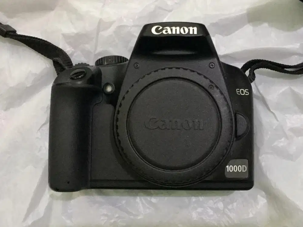 Canon EOS 1000D Body Only seperti baru