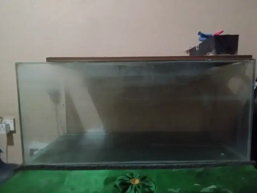 AQUARIUM JUMBO BEKAS (GRATIS MEJA)