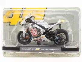 Diecast mainan hotwheels motor motogp vr46