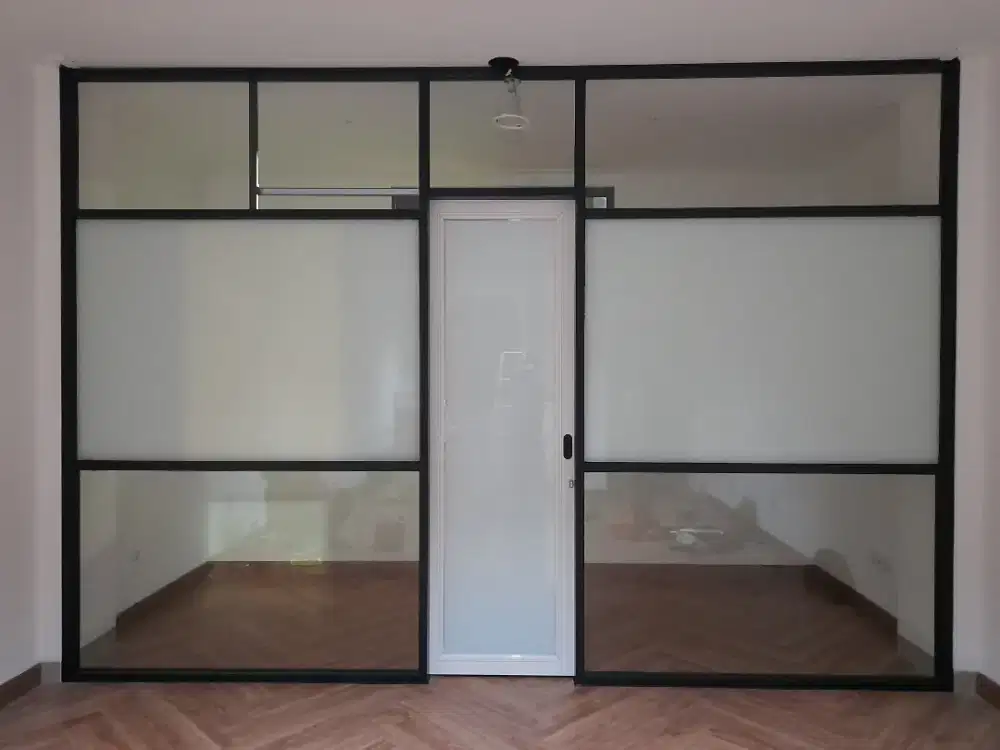 Kusen aluminiun dan kaca