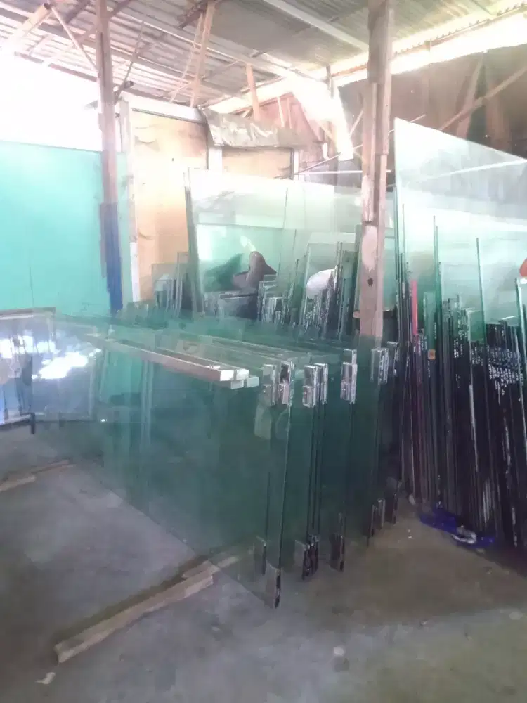 Kaca Tempered Bekas