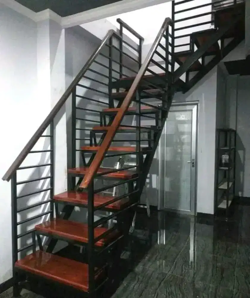 Tangga rebah istimewa