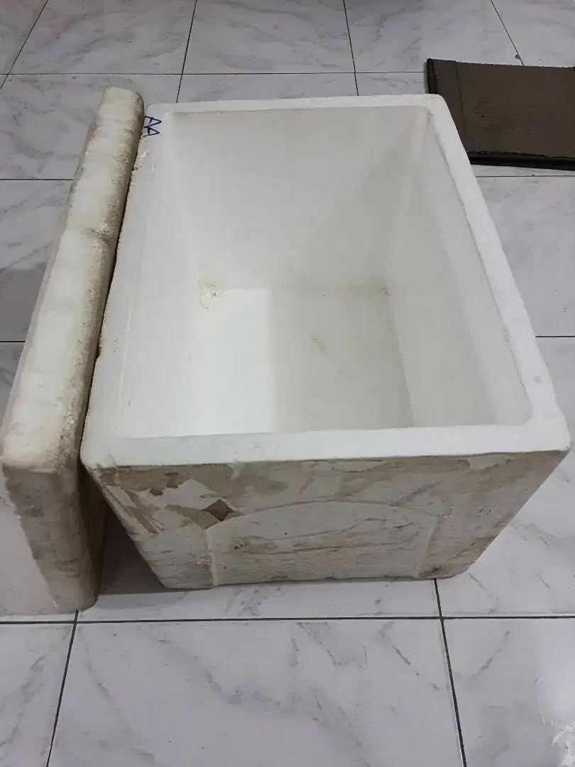 Dijual dibawah hrg pasaran. Styrofoam / Dus Tebal keras dan bersih.