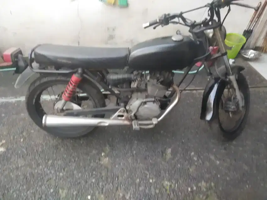 Honda cb 100 tahun 1981