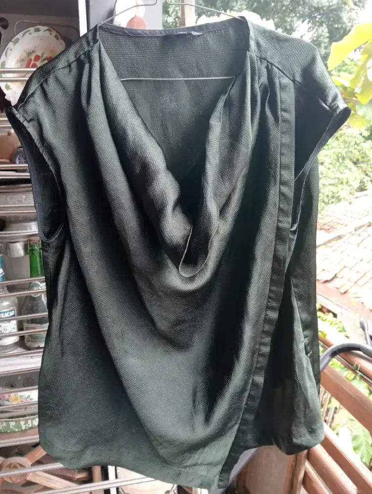 Atasan hijau botol excecutive