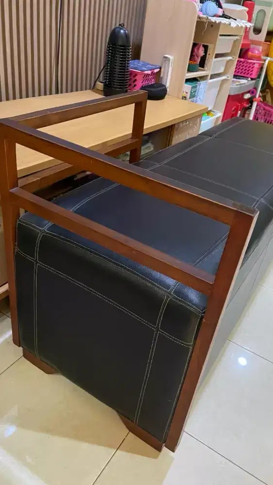 Dijual sofa tunggu panjang
Panjang 160cm
Tinggi 50cm
Lebar 50cm