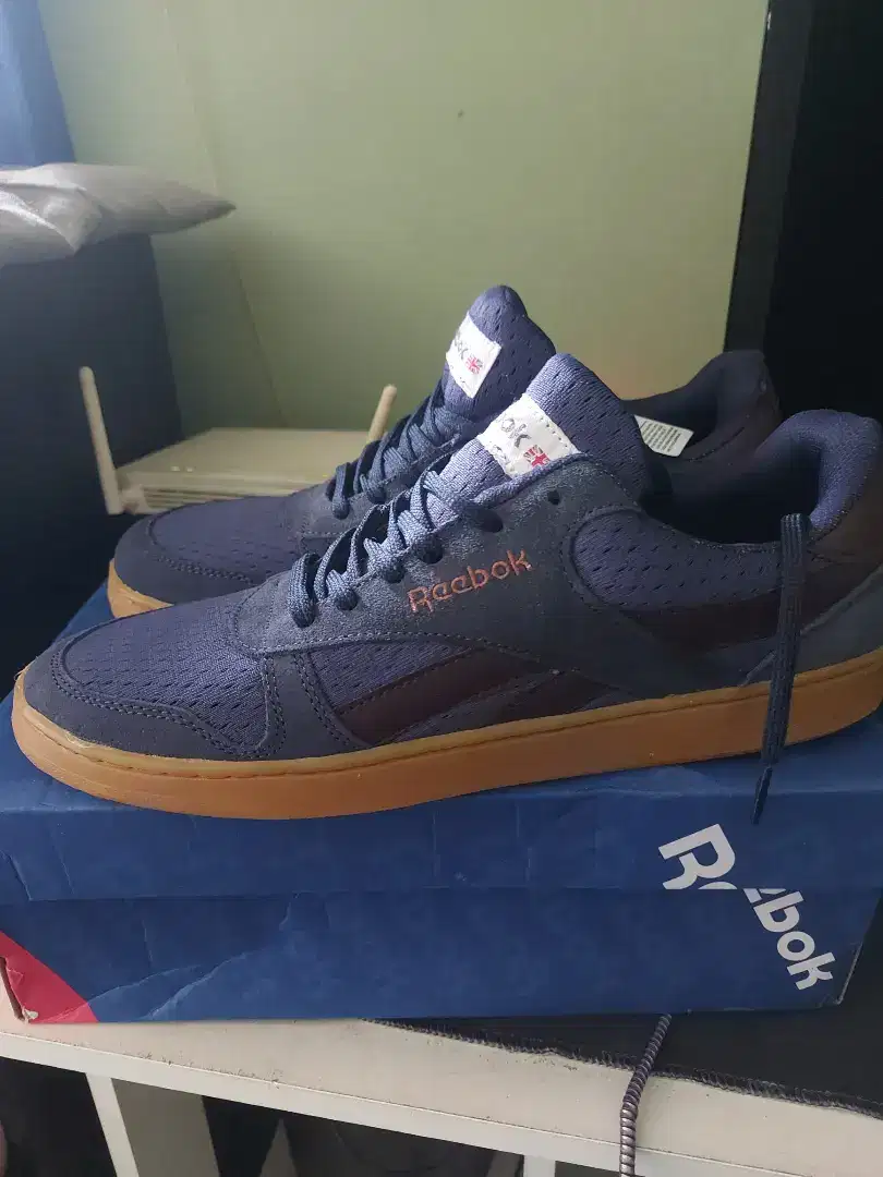 Sepatu kasual reebok tapak decit