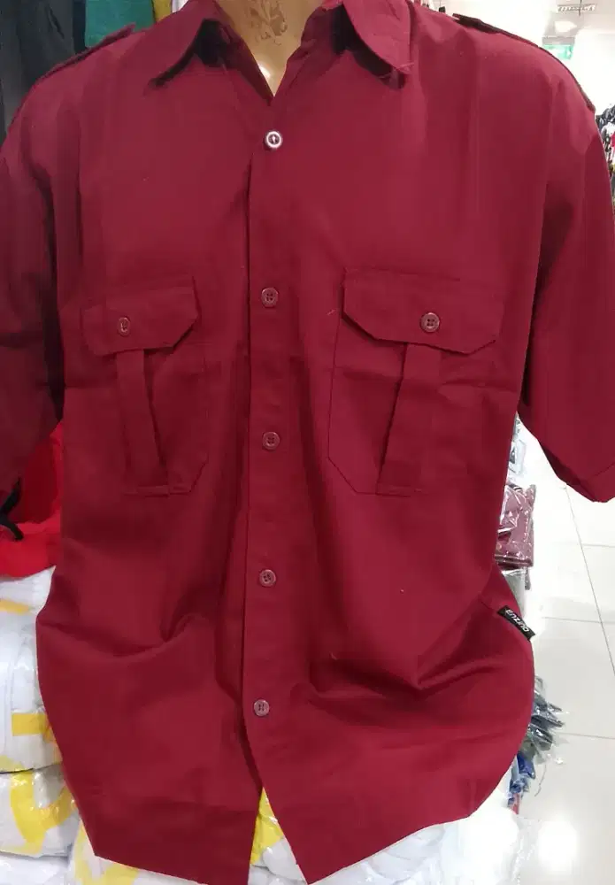 Kemeja merah marun