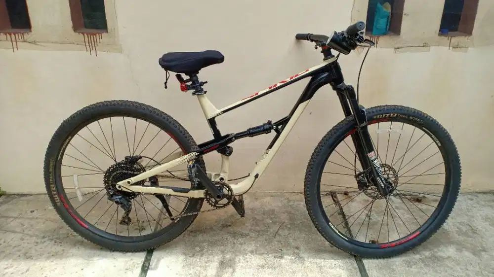 Dijual Sepeda MTB Polygon Siskiu D7