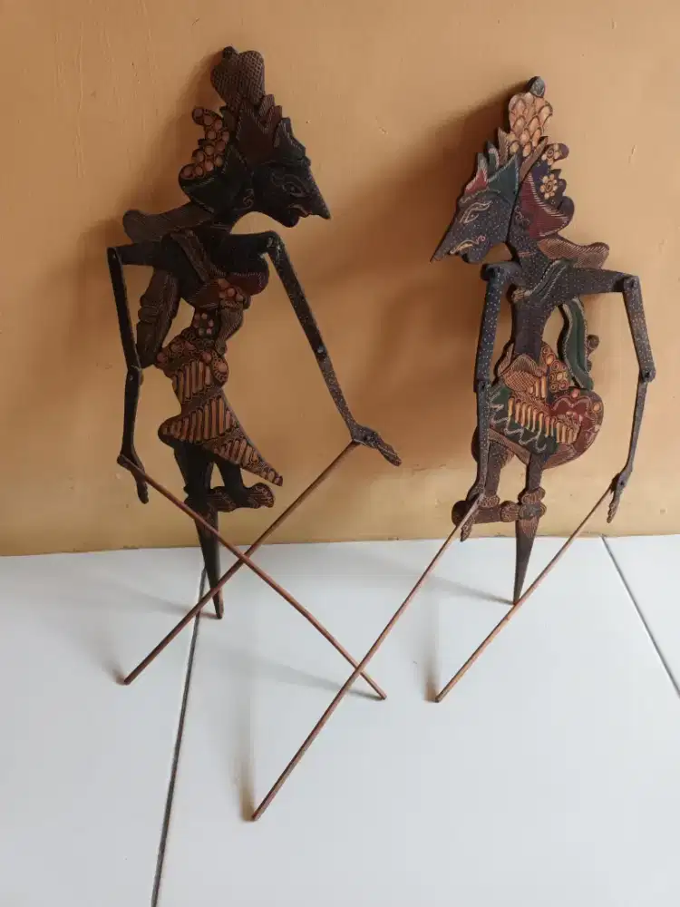 Hiasan ditempel di dinding