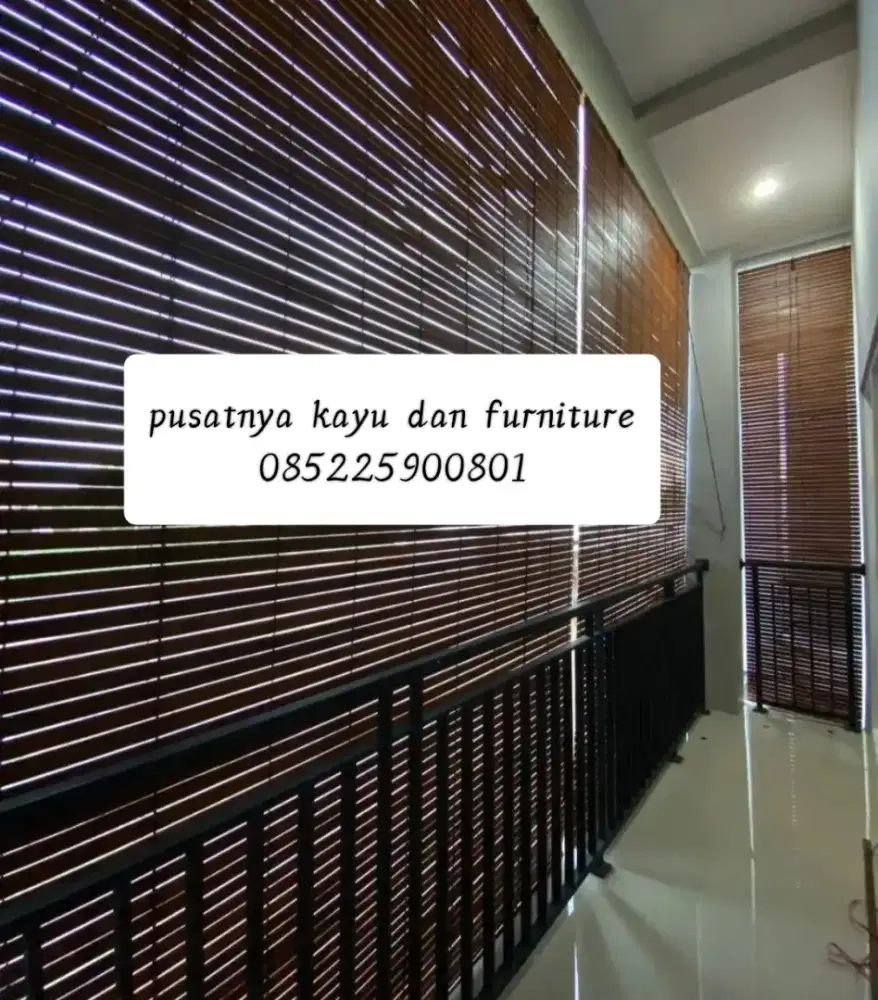 Tirai kayu jati pusat