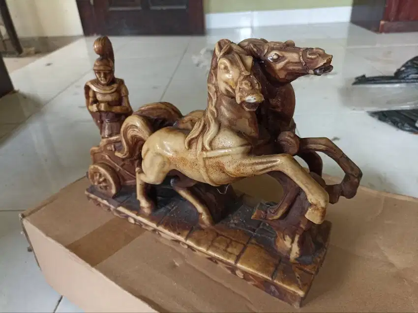 Pajangan Kuda Roman Chariot with Horses Sculpture (1950s)