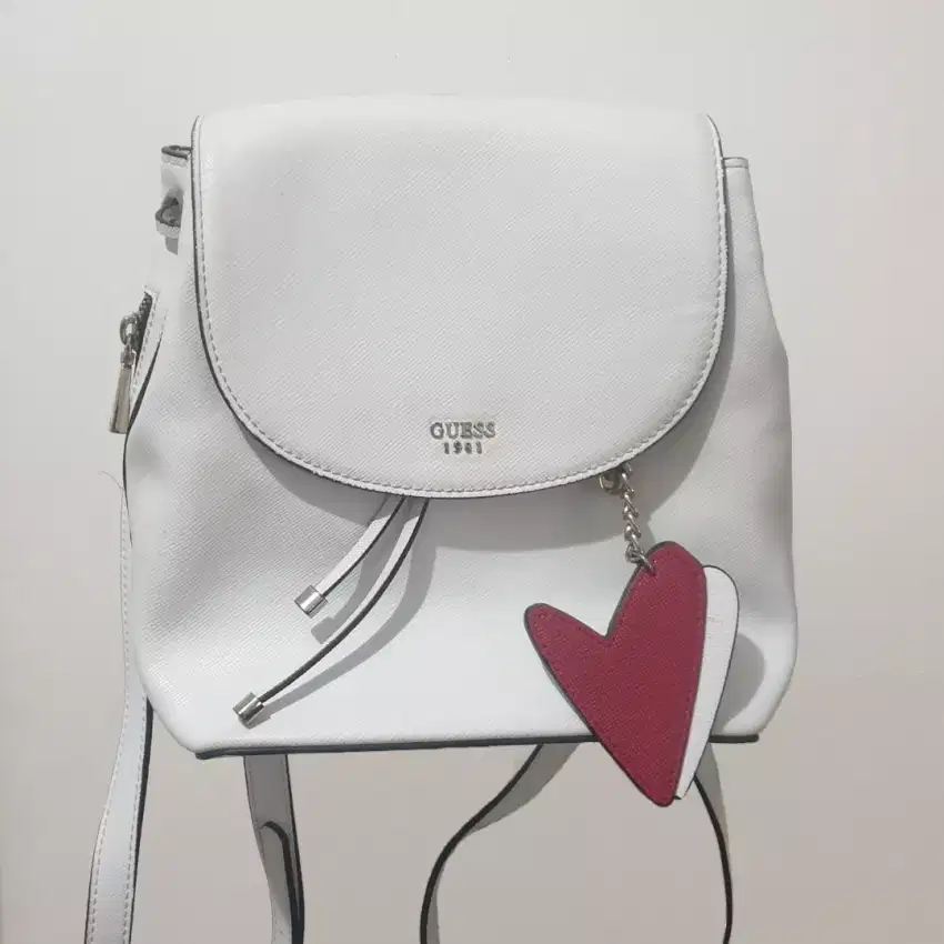 Tas Ransel Guess Putih Hati Preloved