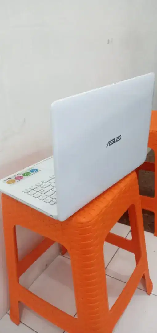 Laptop Asus X441NA Putih Garansi 7 Hari