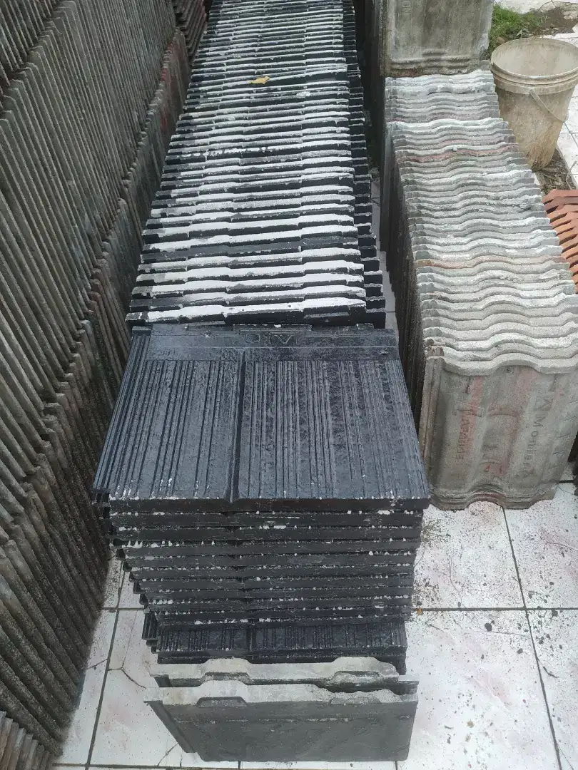 Genteng beton bekas