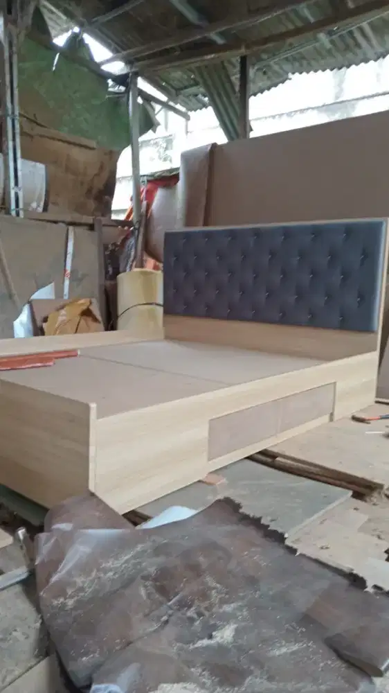 DIPAN TEMPAT TIDUR MINIMALIS 200X160CM