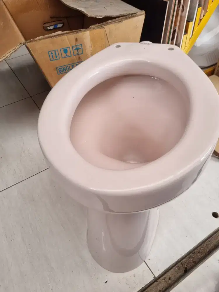 Closet Duduk Toto Pink Gompel Bawah Dikit