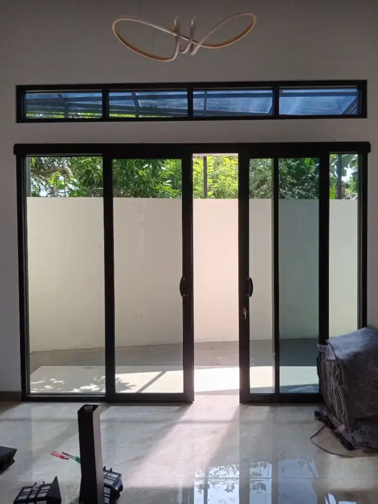 Kusen aluminiu & kaca