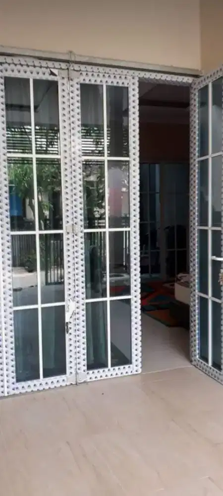 Kusen aluminium & kaca