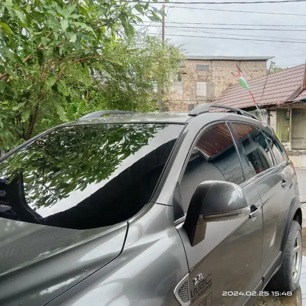Kaca film mobil dan stiker