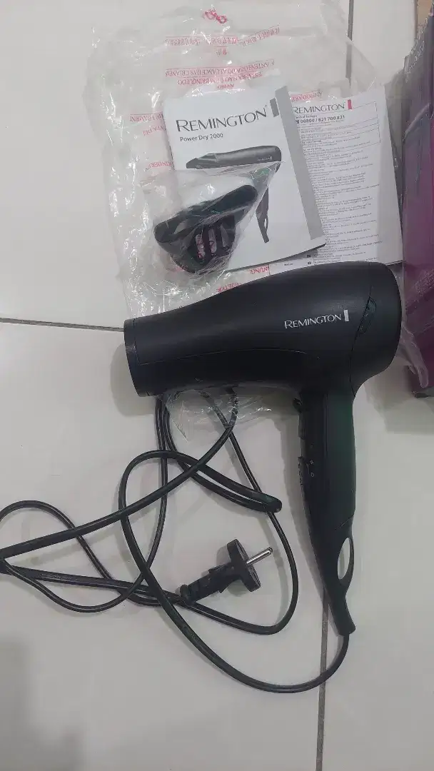 REMINGTON HAIR DRYER