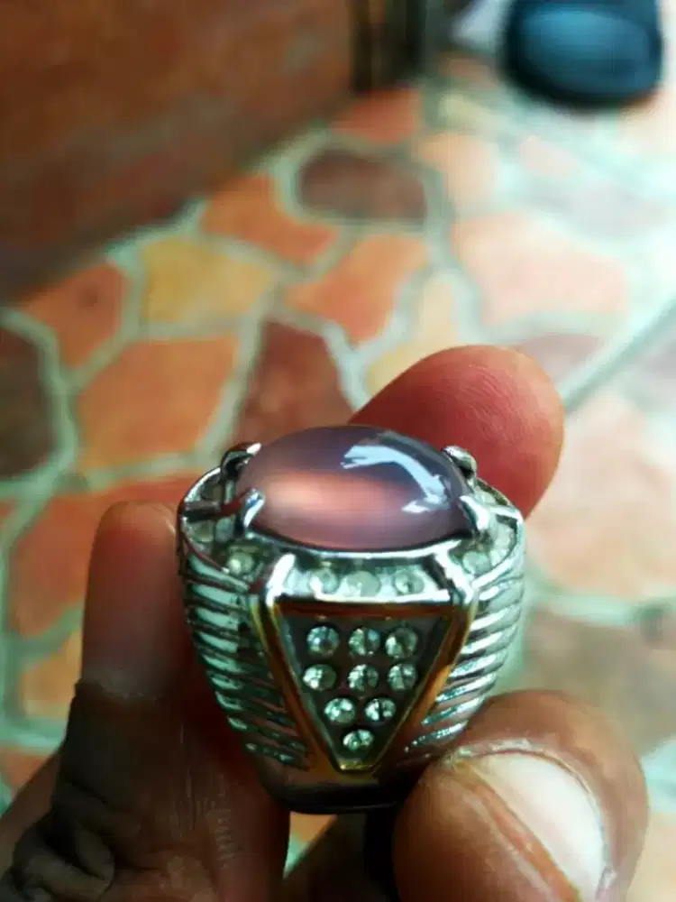 Batu Lavender Kristal Bergiwang.