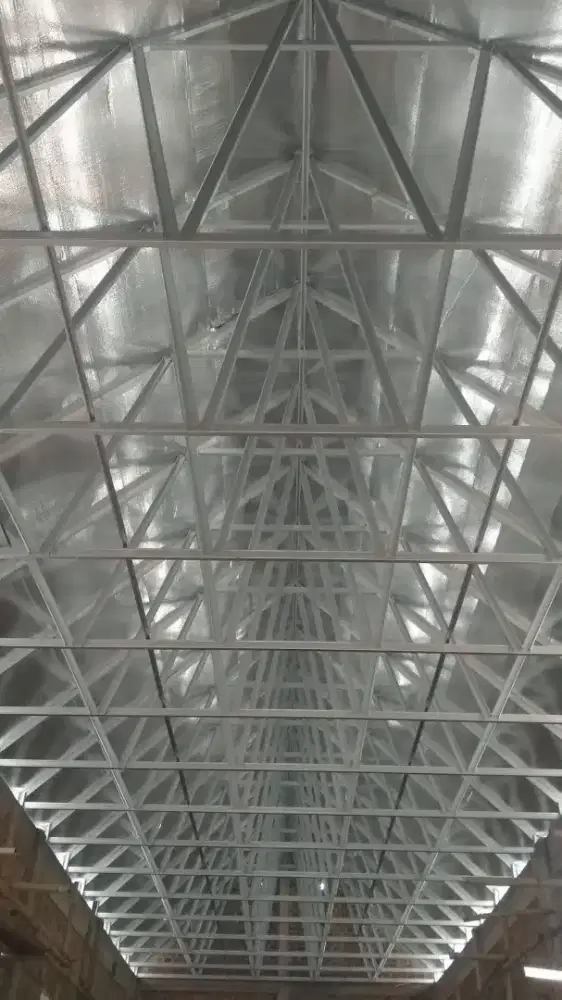 Gudang rangka baja ringan