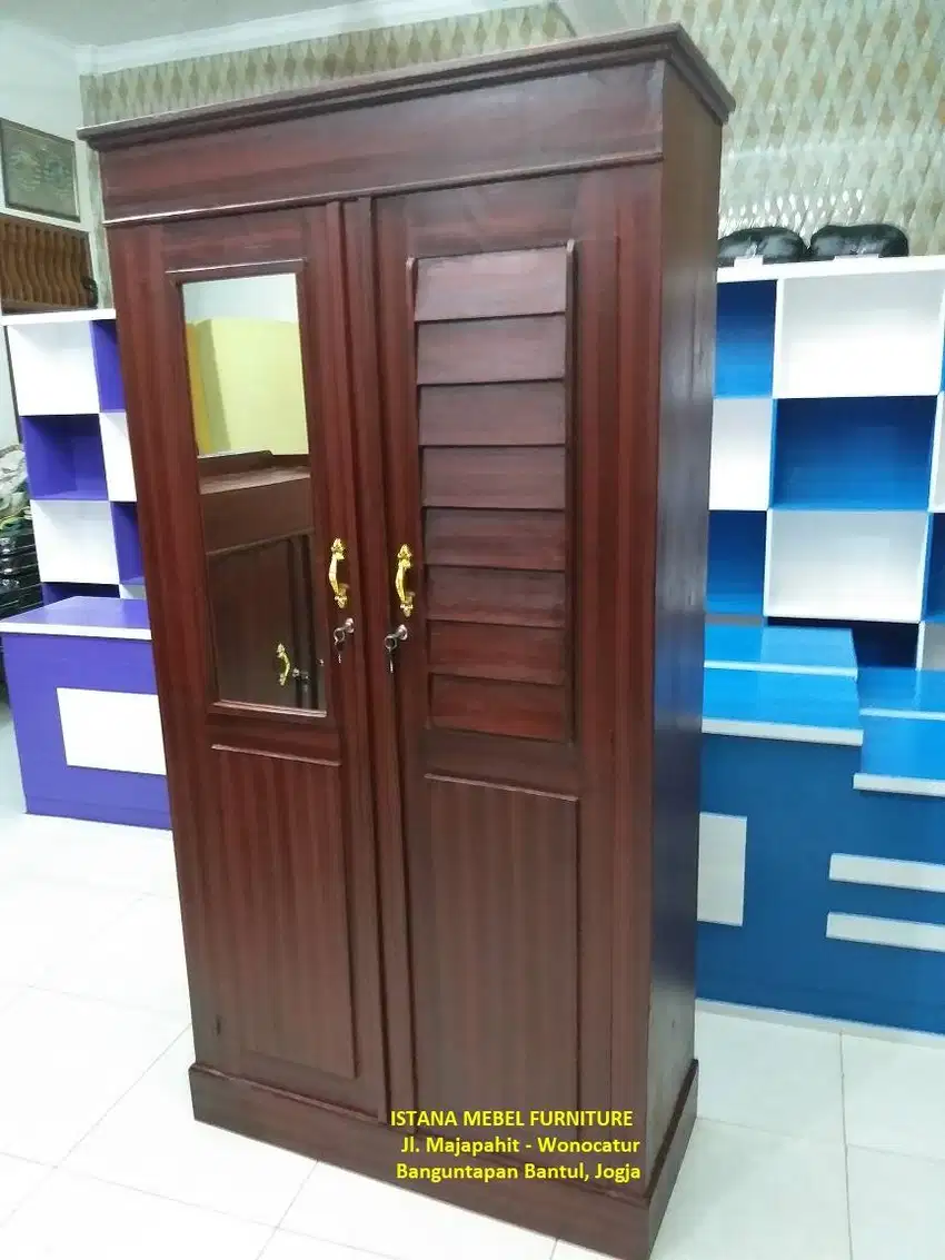 Almari Lemari Kaca Hanger Gantungan Pakaian Baju 2 Pintu 2 Kayu (dpk)