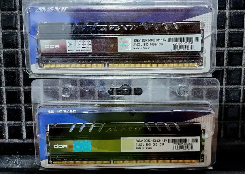 Memory RAM Avexir 8Gb x 2 DDR3 Led Red