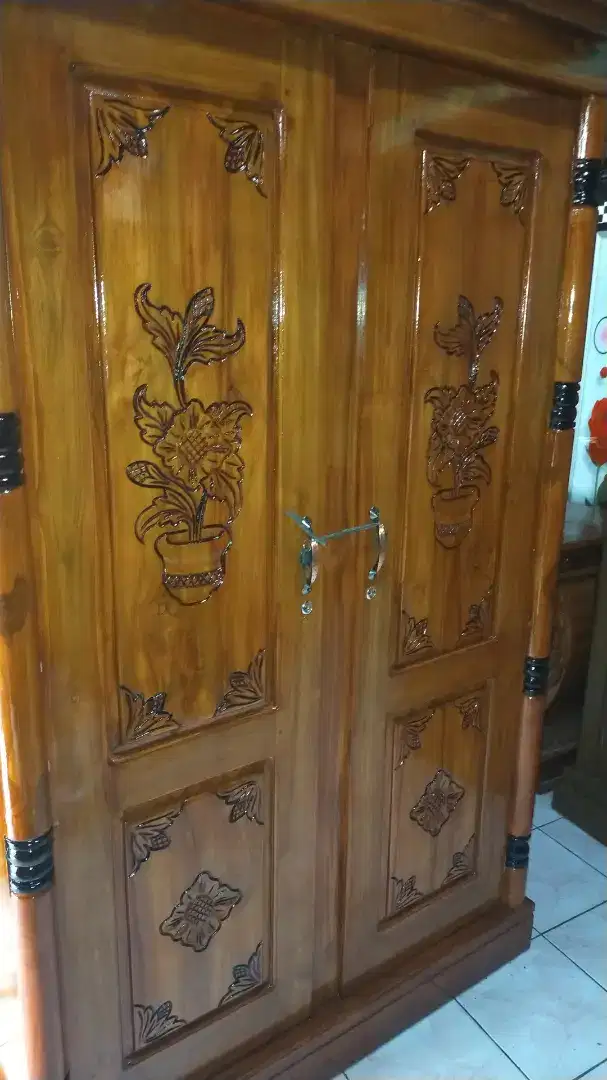 Lemari jati 2 pintu ukir