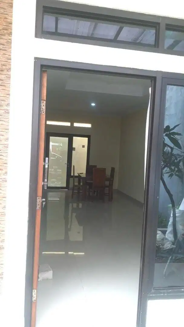 DISEWAKAN , DIJUAL murah dan cepat, free meja makan jati (BU)
