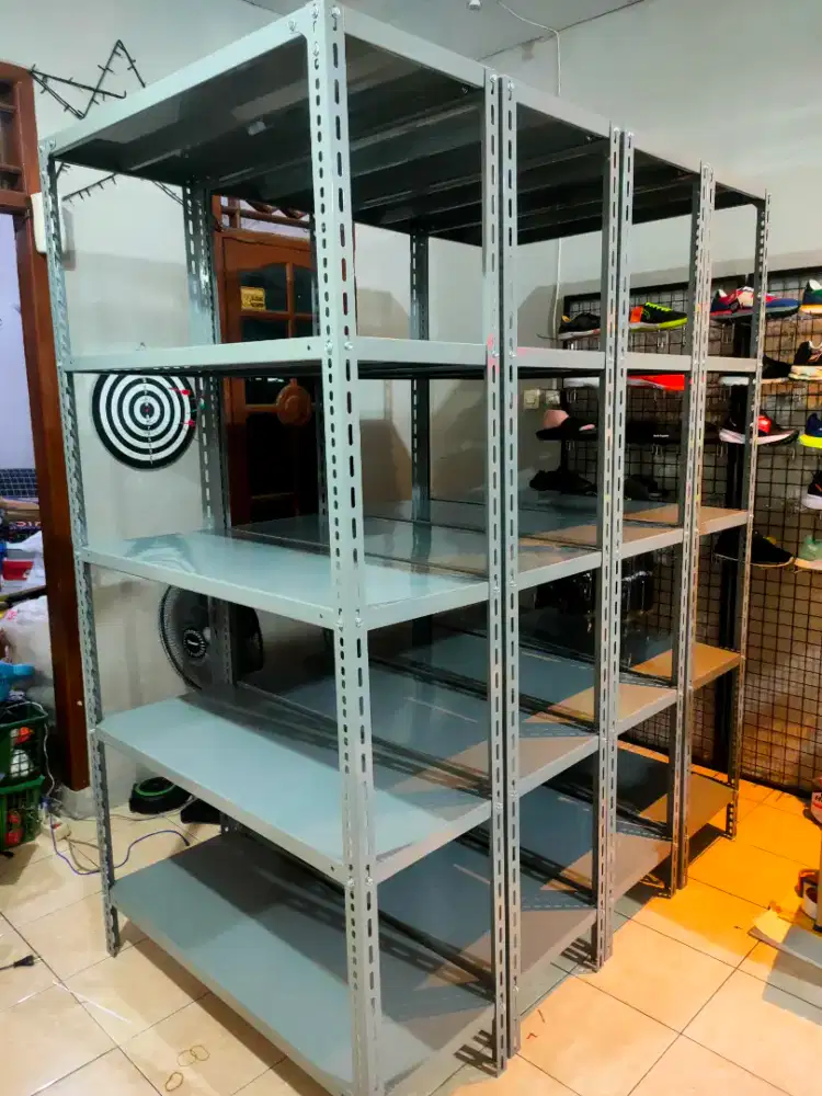 Rak besi siku lubang