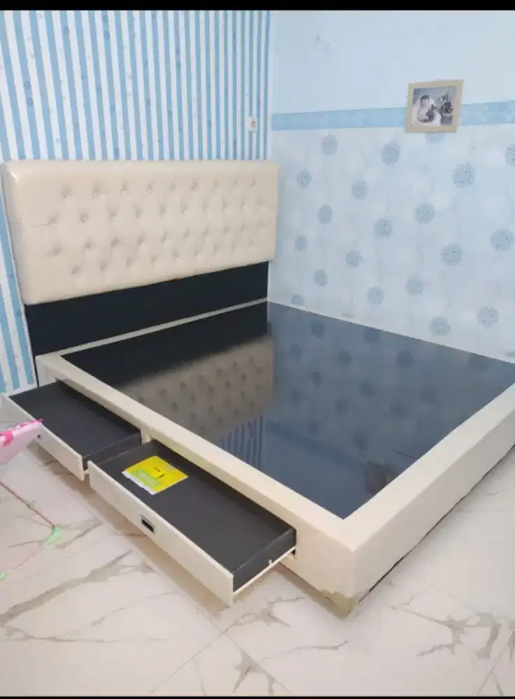 Divan/Ranjang/Tempat tidur/Dipan + Sandaran type  Minimalis