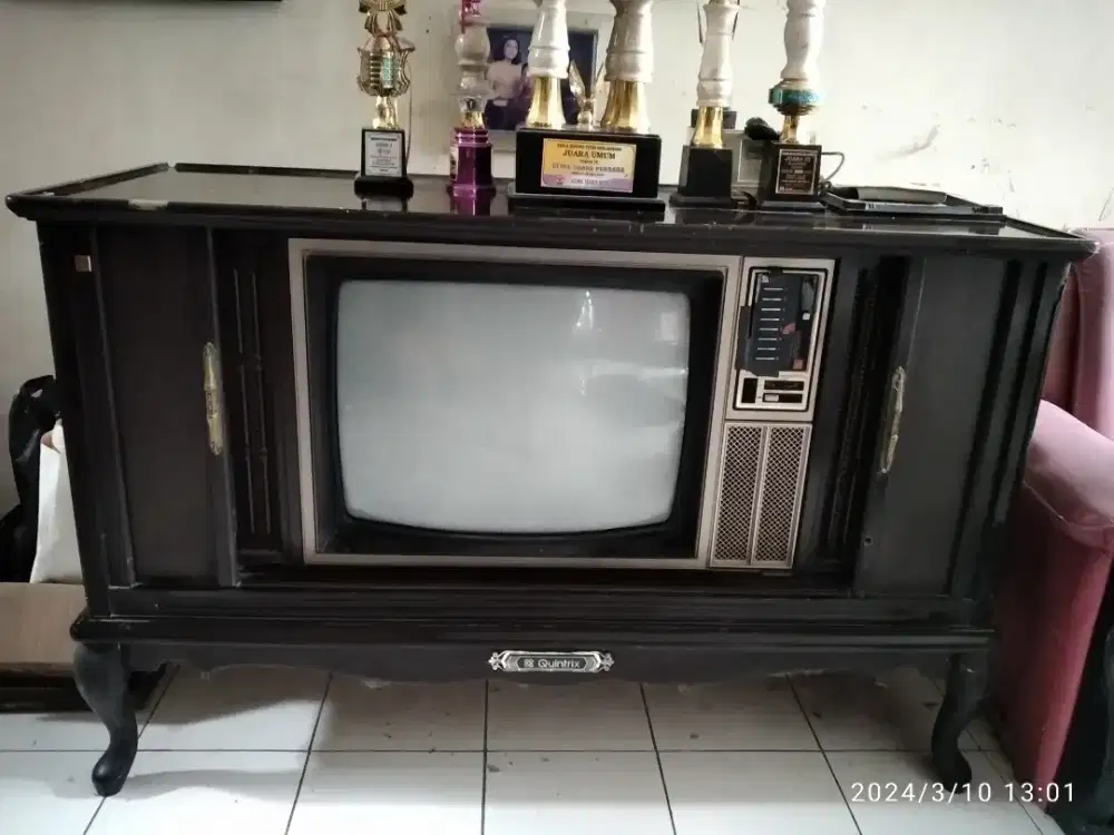 Tv ON Antik jadul 1975 Quintrix National warna